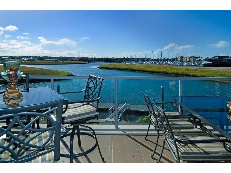 2251 Glengallon Way, Hope Island QLD 4212