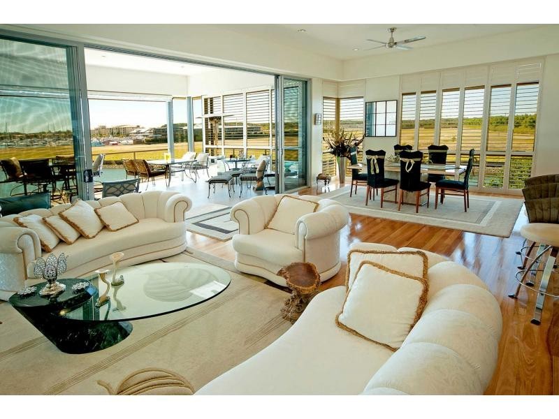 2251 Glengallon Way, Hope Island QLD 4212