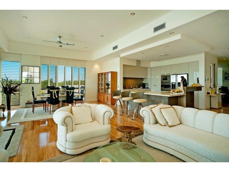 2251 Glengallon Way, Hope Island QLD 4212