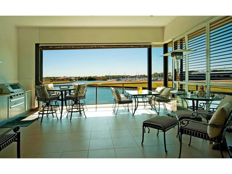 2251 Glengallon Way, Hope Island QLD 4212