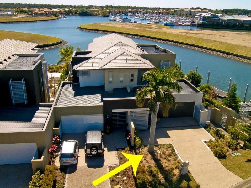 2251 Glengallon Way, Hope Island QLD 4212