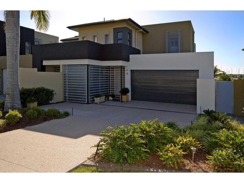 2251 Glengallon Way, Hope Island QLD 4212