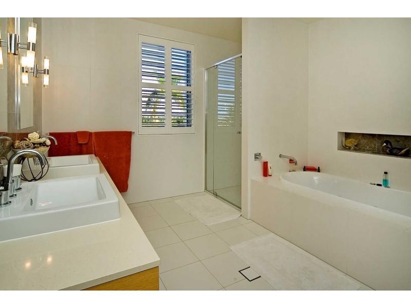 2251 Glengallon Way, Hope Island QLD 4212