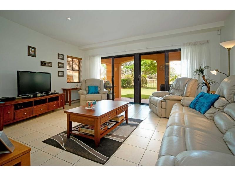 3213 Palladian Drive, Hope Island QLD 4212