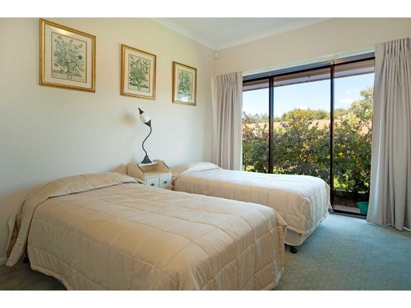 8606 Magnolia Drive East, Hope Island QLD 4212