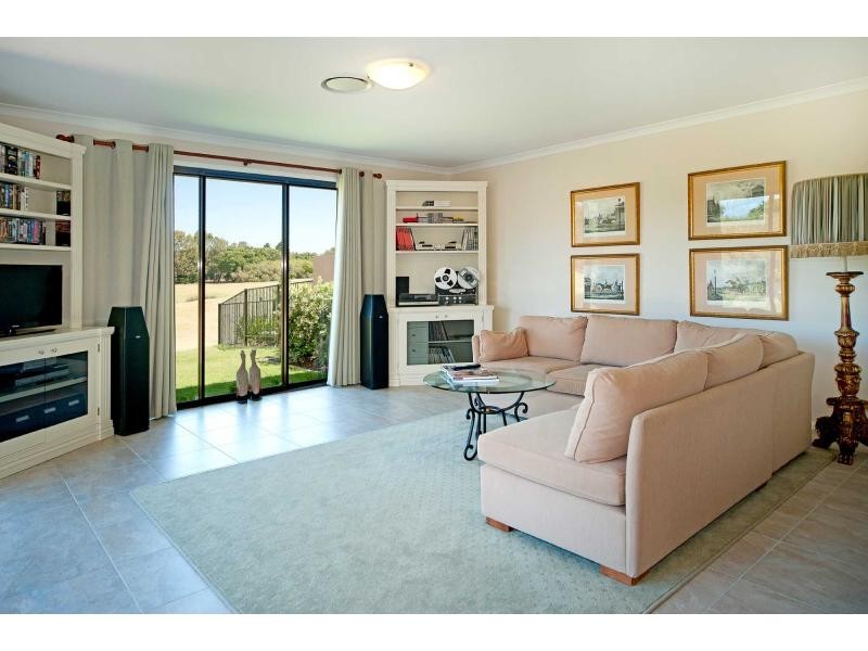 8606 Magnolia Drive East, Hope Island QLD 4212