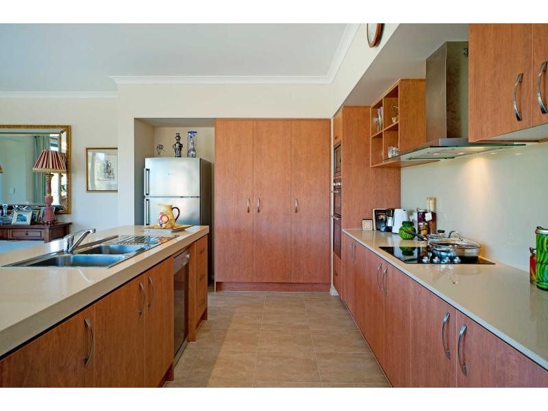 8606 Magnolia Drive East, Hope Island QLD 4212
