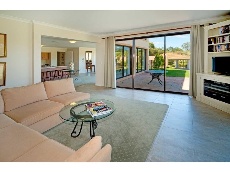 8606 Magnolia Drive East, Hope Island QLD 4212