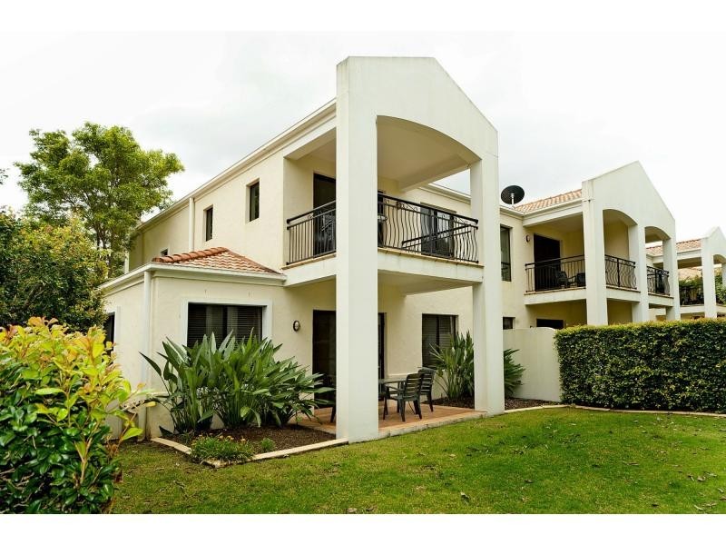 8877 Magnolia Drive East, Hope Island QLD 4212