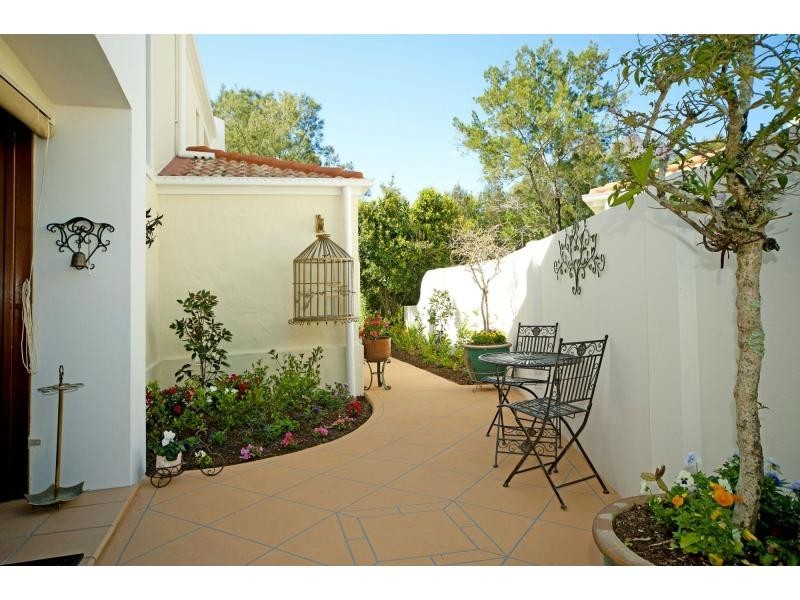 8877 Magnolia Drive East, Hope Island QLD 4212