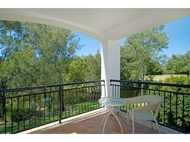 8877 Magnolia Drive East, Hope Island QLD 4212