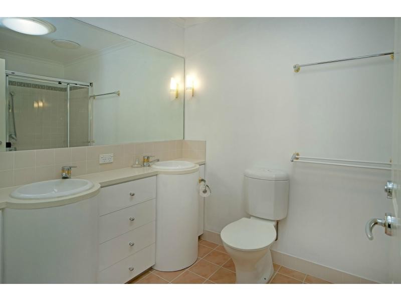 8877 Magnolia Drive East, Hope Island QLD 4212