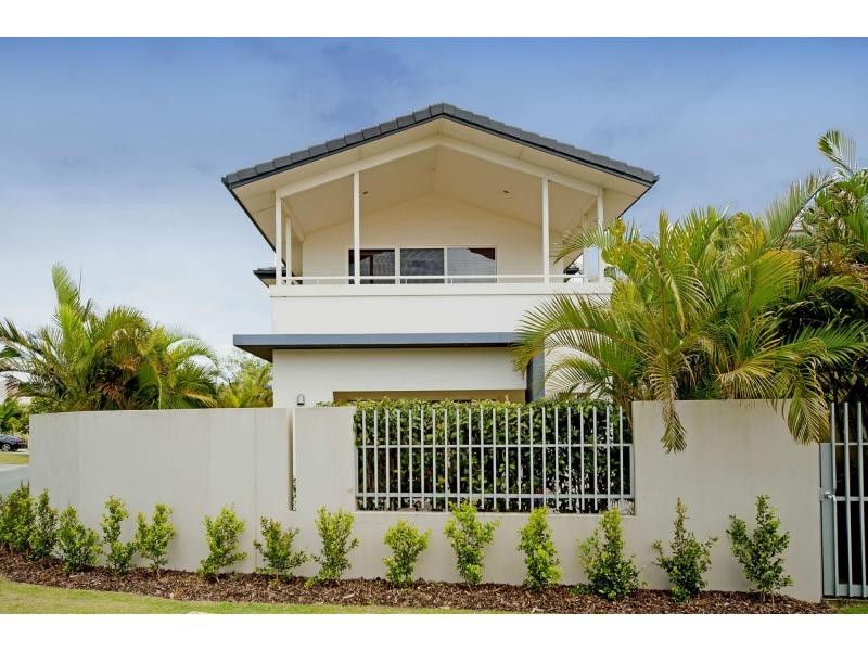 6011 Calardo Avenue, Hope Island QLD 4212