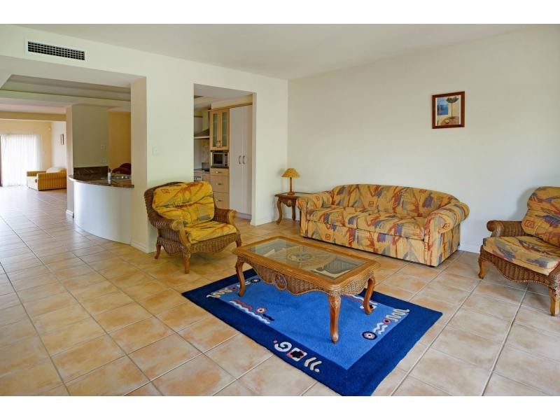 3216 Palladian Drive, Hope Island QLD 4212