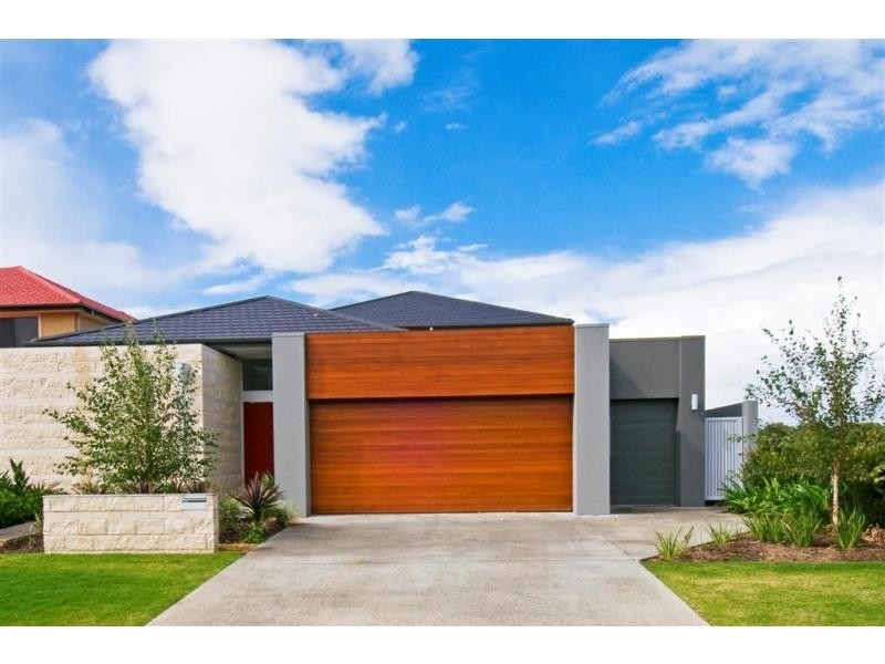 6184 Bolsena Circuit, Hope Island QLD 4212