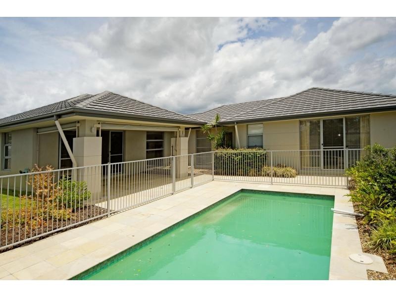 2349 Belmont Court East, Hope Island QLD 4212
