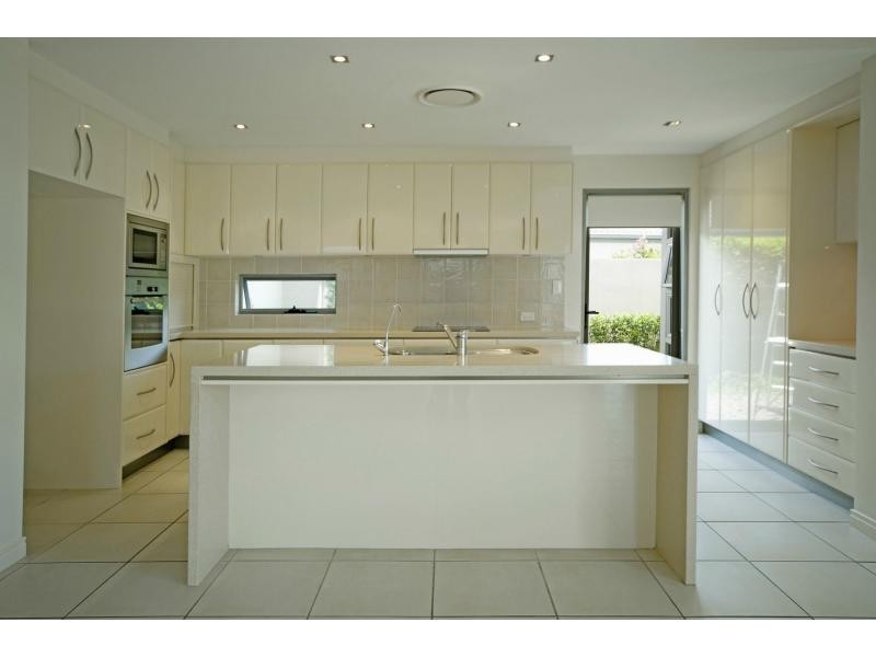 2349 Belmont Court East, Hope Island QLD 4212