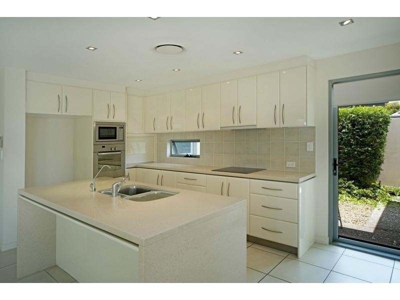 2349 Belmont Court East, Hope Island QLD 4212