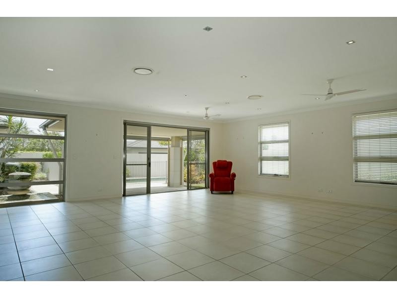2349 Belmont Court East, Hope Island QLD 4212