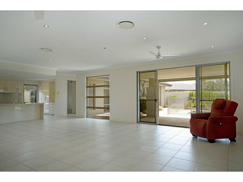 2349 Belmont Court East, Hope Island QLD 4212