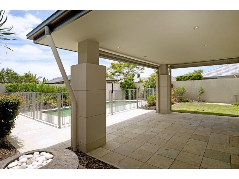 2349 Belmont Court East, Hope Island QLD 4212