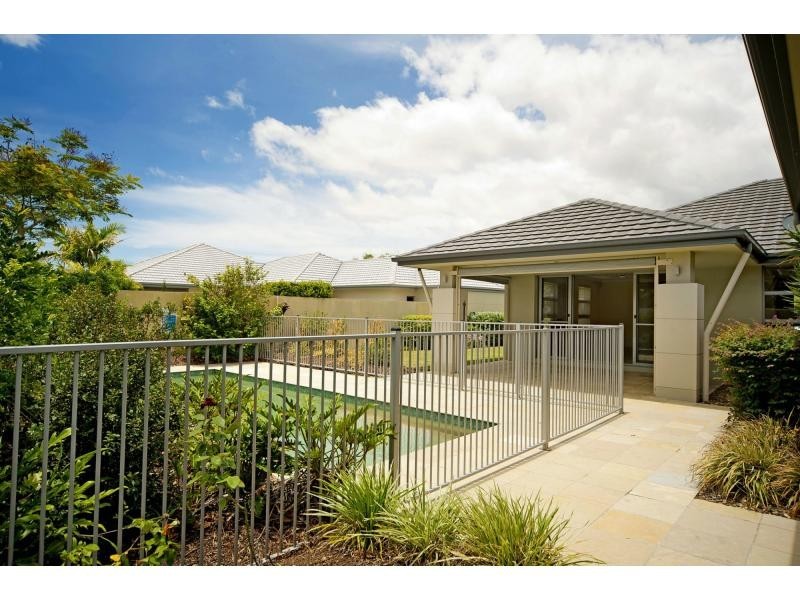 2349 Belmont Court East, Hope Island QLD 4212