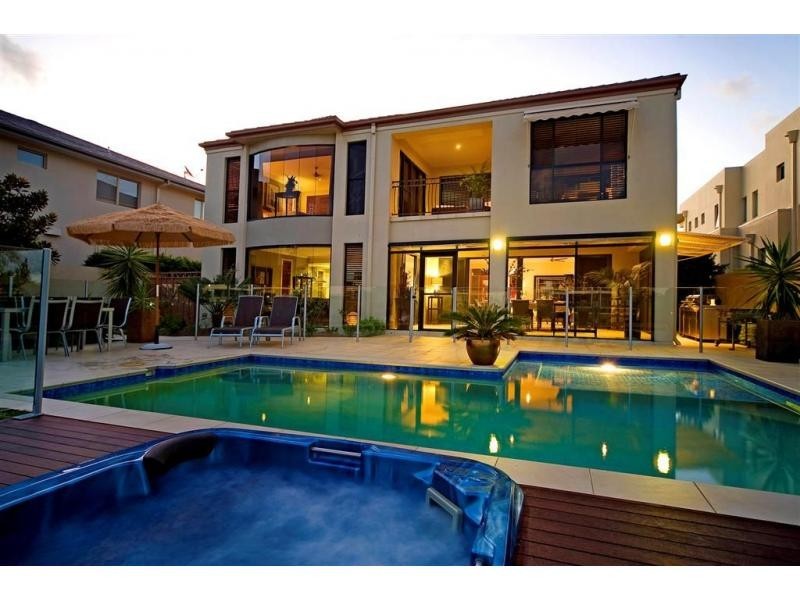 2322 Cressbrook Drive, Hope Island QLD 4212
