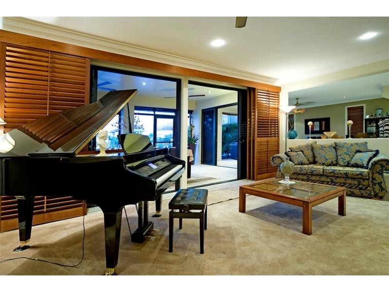 2322 Cressbrook Drive, Hope Island QLD 4212