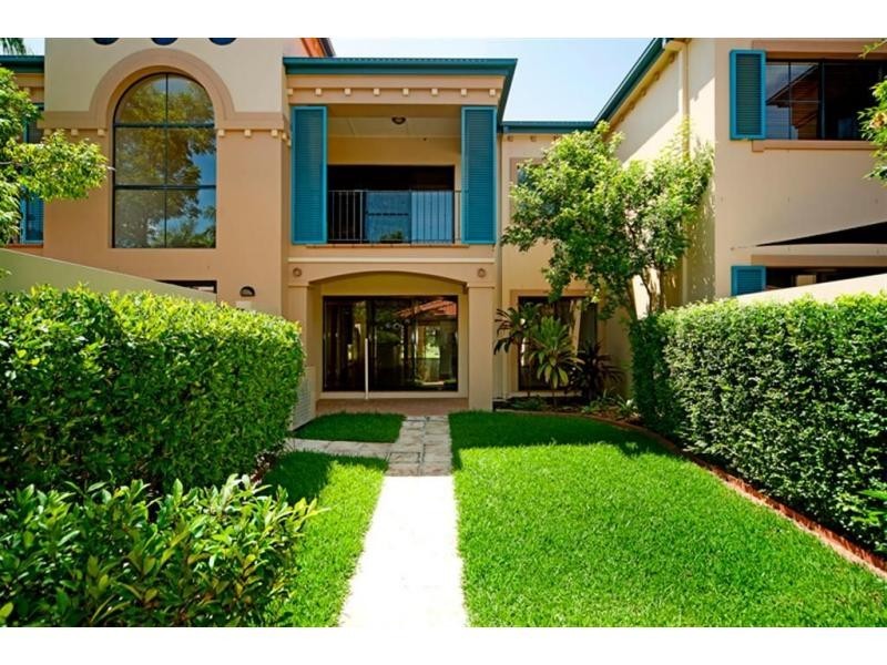 3282 Palladian Drive, Hope Island QLD 4212