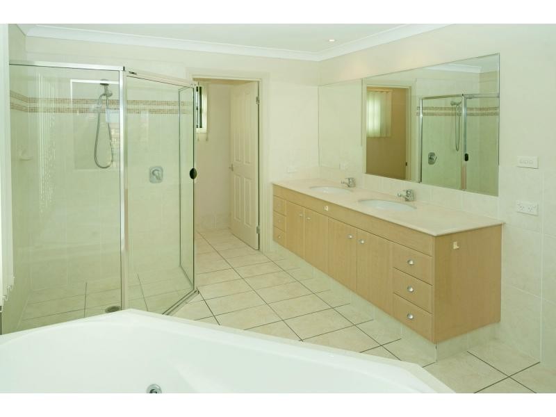 22 The Peninsula, Hope Island QLD 4212