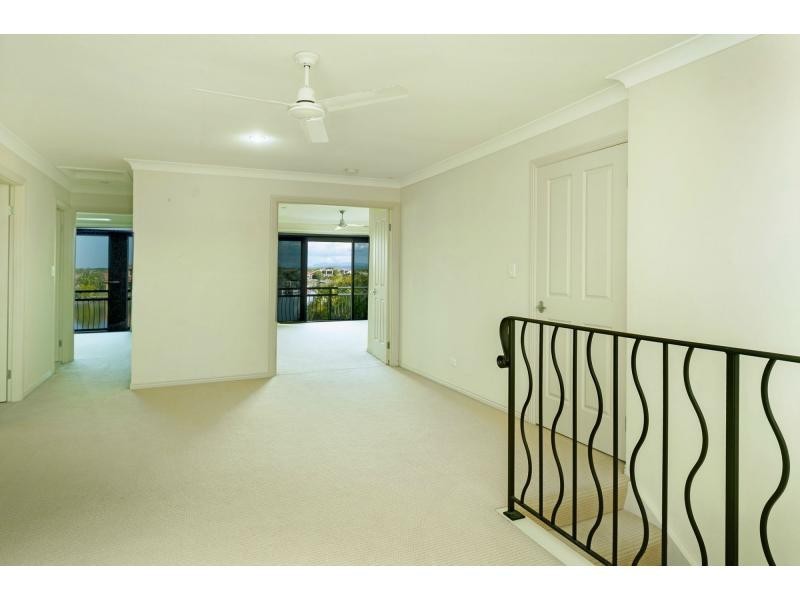 22 The Peninsula, Hope Island QLD 4212