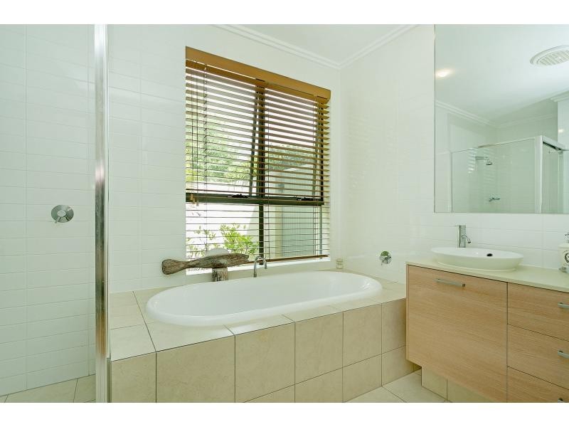 6058 Lugano Drive, Hope Island QLD 4212