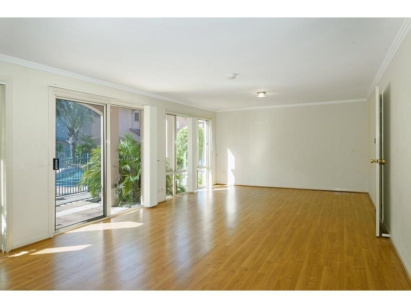 38 John Lund Drive, Hope Island QLD 4212