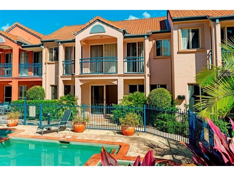 38 John Lund Drive, Hope Island QLD 4212