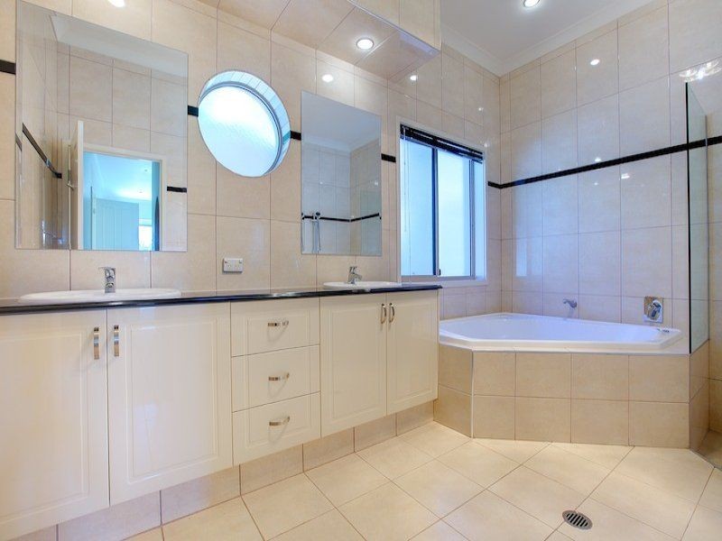 Hope Island QLD 4212