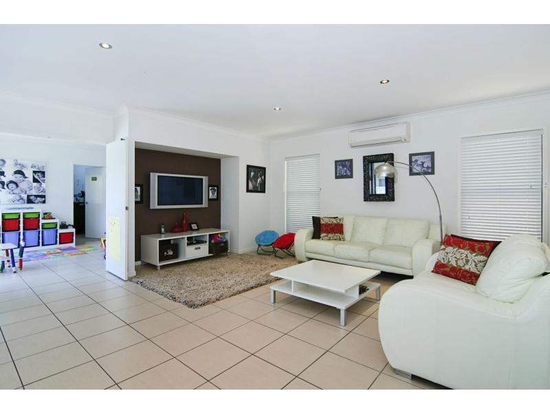 17 The Close , River Links, Helensvale QLD 4212