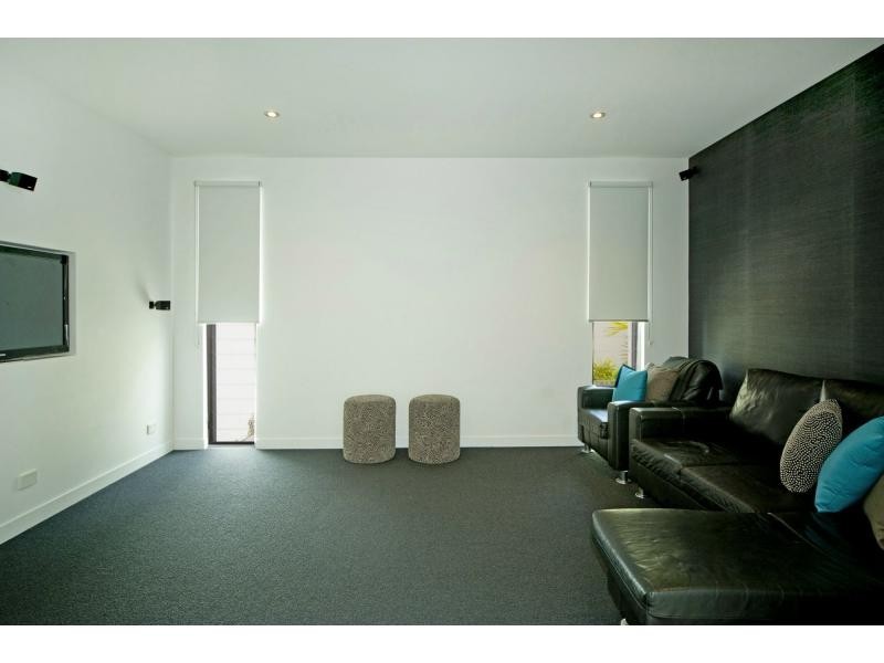2232 Glengallon Way, Hope Island QLD 4212