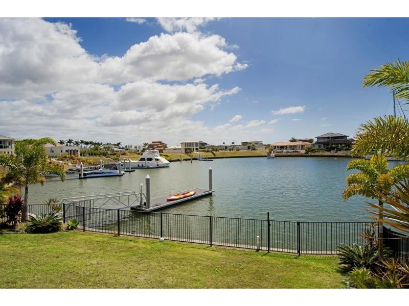 2232 Glengallon Way, Hope Island QLD 4212