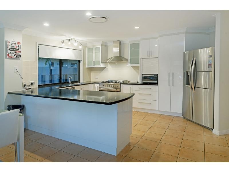 33 Oyster Cove Promenade, Hope Island QLD 4212
