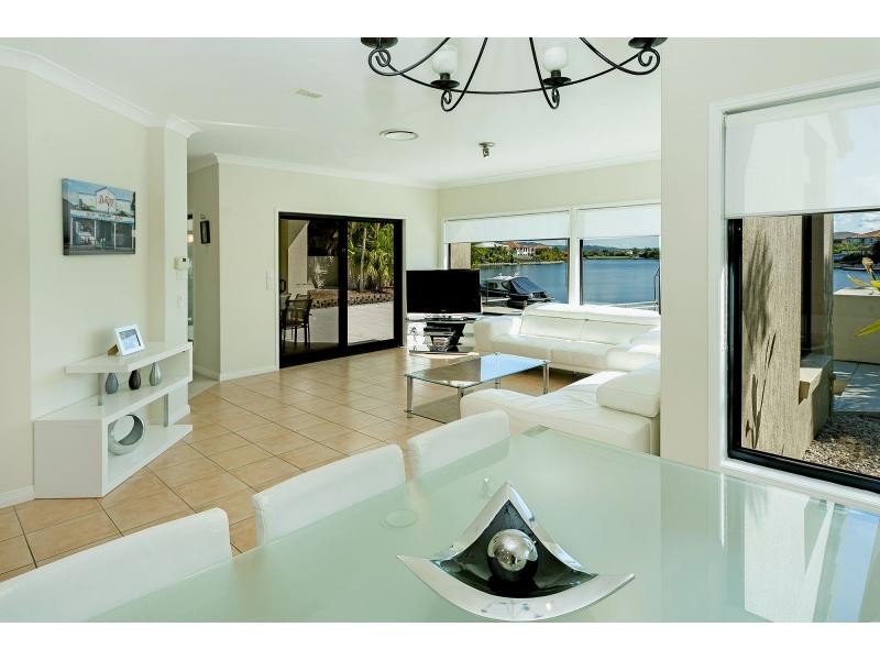 33 Oyster Cove Promenade, Hope Island QLD 4212