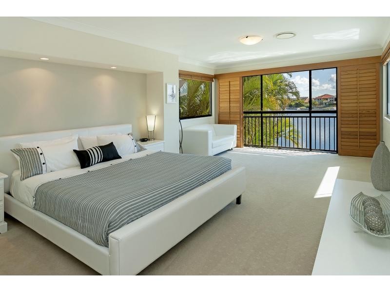 33 Oyster Cove Promenade, Hope Island QLD 4212
