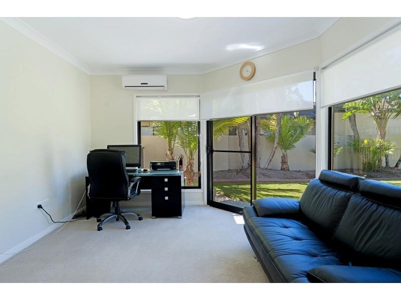 33 Oyster Cove Promenade, Hope Island QLD 4212