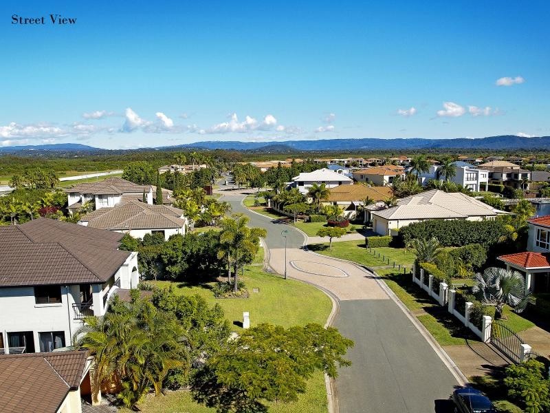 33 Oyster Cove Promenade, Hope Island QLD 4212