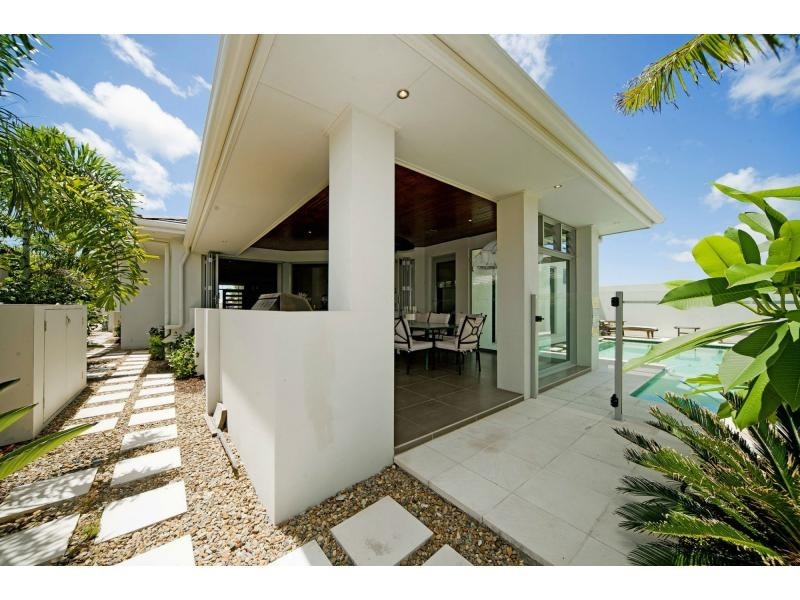 2858 Virginia Drive, Hope Island QLD 4212