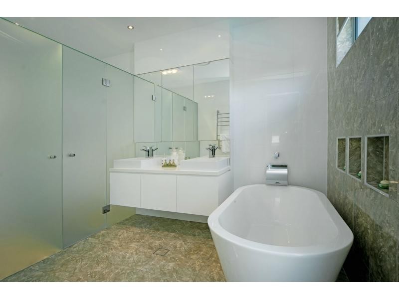 2858 Virginia Drive, Hope Island QLD 4212