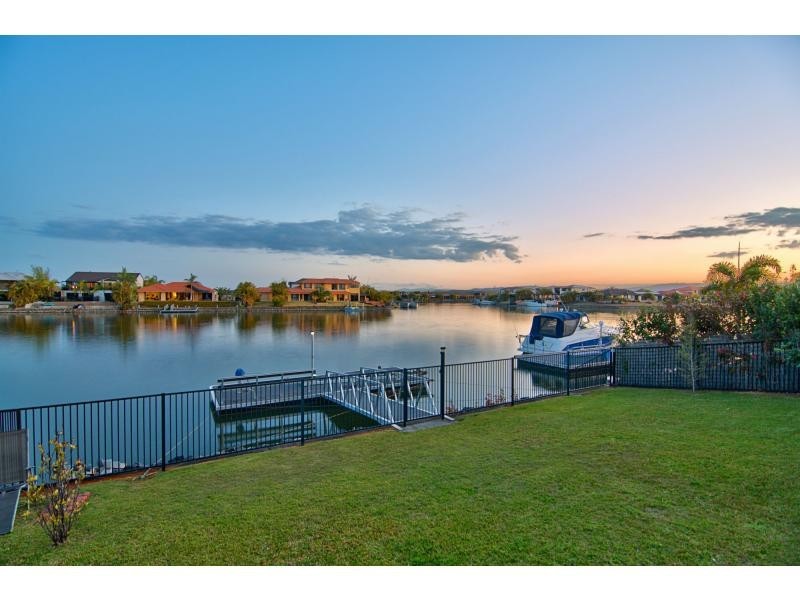 18 The Peninsula, Helensvale QLD 4212