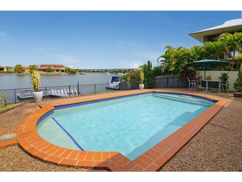 18 The Peninsula, Helensvale QLD 4212