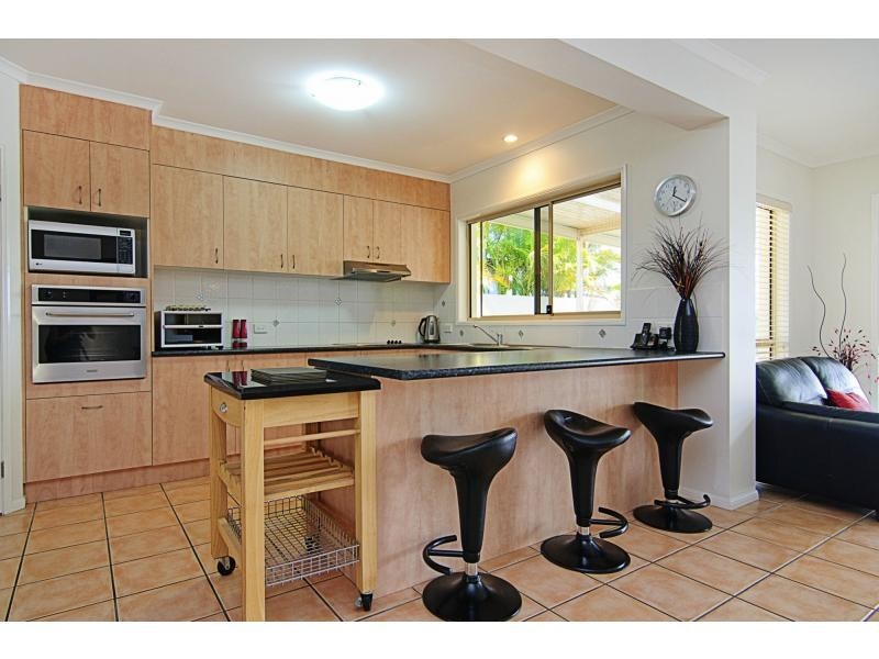 18 The Peninsula, Helensvale QLD 4212