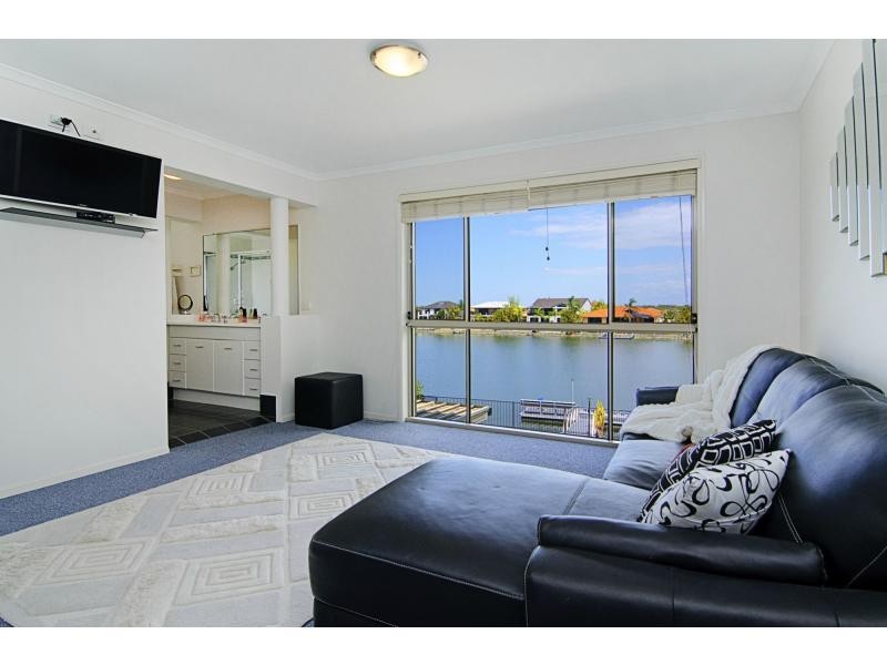 18 The Peninsula, Helensvale QLD 4212