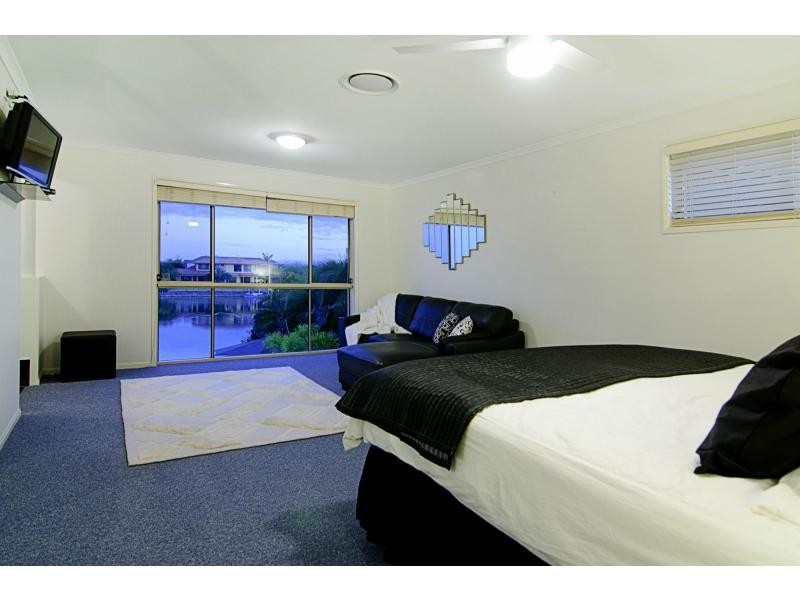 18 The Peninsula, Helensvale QLD 4212